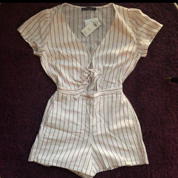 NWOT Tie Front Romper - Picture 2 of 3